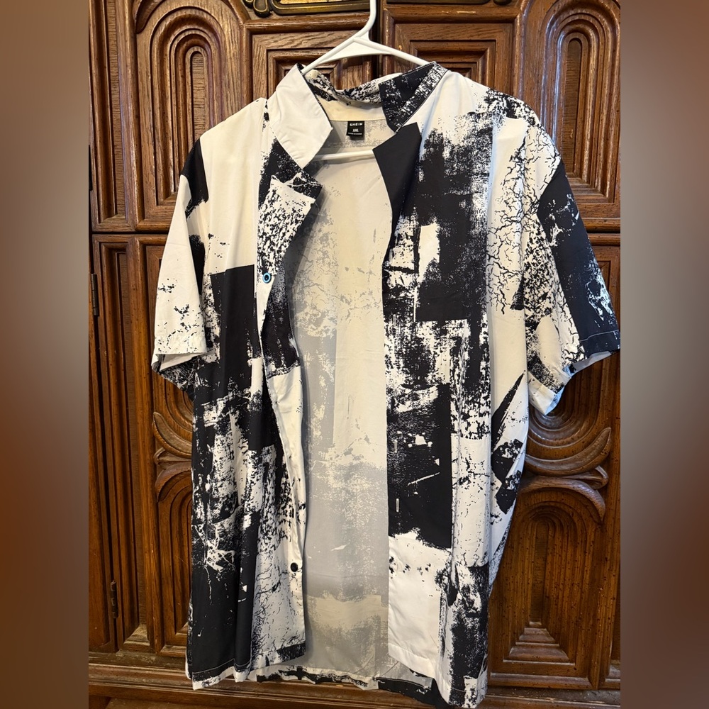 SHEIN Monochrome Artistic Men's Shirt